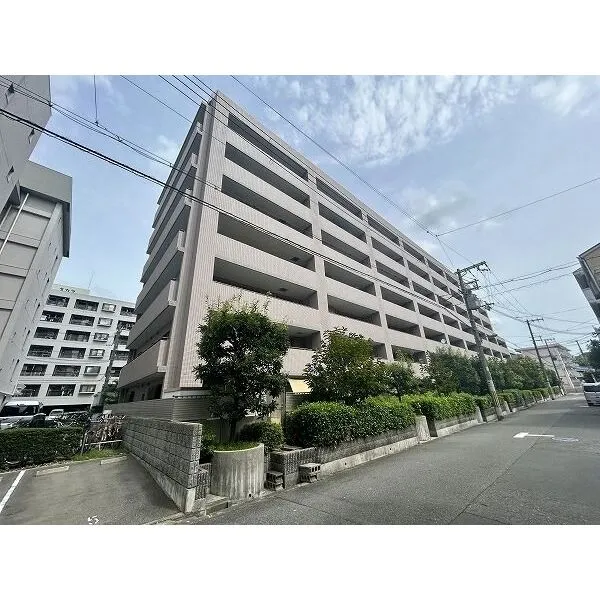 ロイヤルアーク上新庄 鉄筋コンクリー造り8階建て1階部分