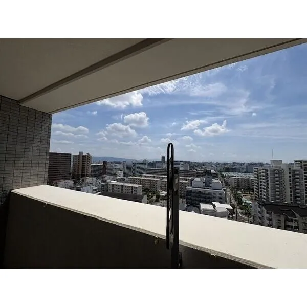 藤和今福鶴見ホームズオアシスコート 昼夜それぞれ異なる眺望を楽しめそうです。実際の陽当りや眺望などは、現地にてお確かめください。