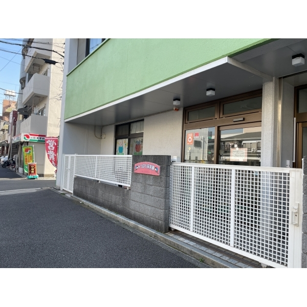 クリオ鶴見伍番館 みつばち保育園まで約230m(徒歩3分)です。(幼稚園・保育園)まで約230m(徒歩3分)