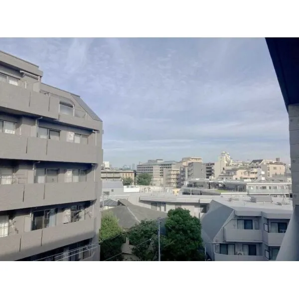 ピアース杉並方南町レジデンス 眺望：リビングバルコニーから(撮影年月：2026年07月)