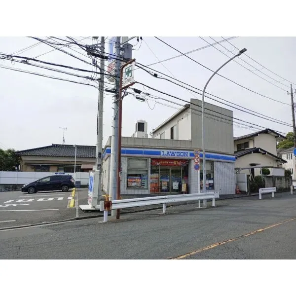 横浜市南区六ツ川3丁目 ローソン横浜永田台店(コンビニ)まで約490m(徒歩7分)