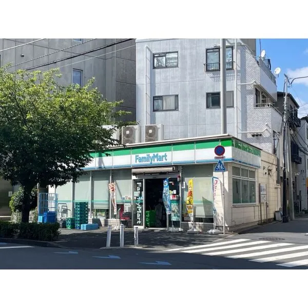 世田谷区新町2丁目 ファミリーマート世田谷新町店(コンビニ)まで約140m(徒歩2分)