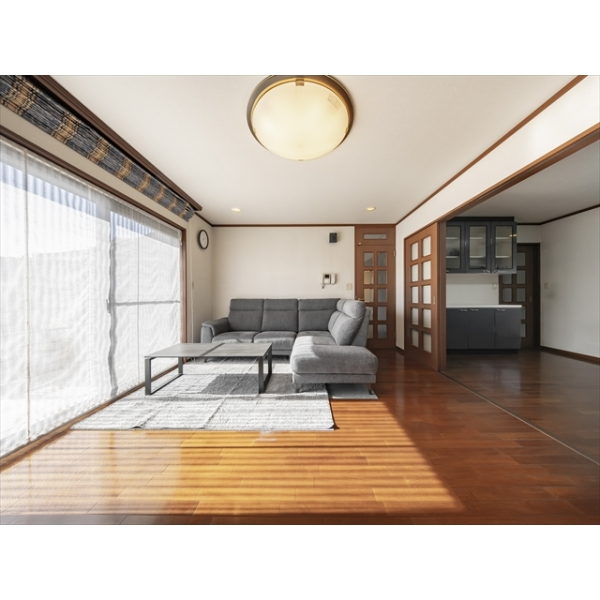 安城市川島町東屋敷 広々としたリビング