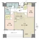 白金ザ・スカイ 34階部分南向き住戸につき、陽当り良好。キッチンには、カップボード・パントリーが備わっております。