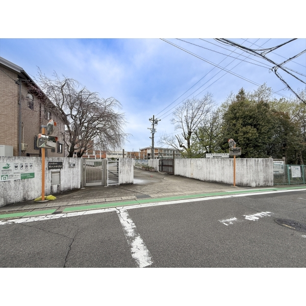 名古屋市名東区新宿2丁目 牧の池中学校(中学校)まで約1300m(徒歩17分)