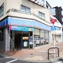 東北沢ハウス ローソン東北沢駅前店（コンビニ）まで約200m（徒歩3分）