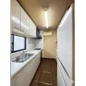 横浜市都筑区川和町 【キッチン】上部にも棚がついた、収納豊富で使いやすい仕様。食器洗乾燥機付きでご家族の食器もスッ・・・