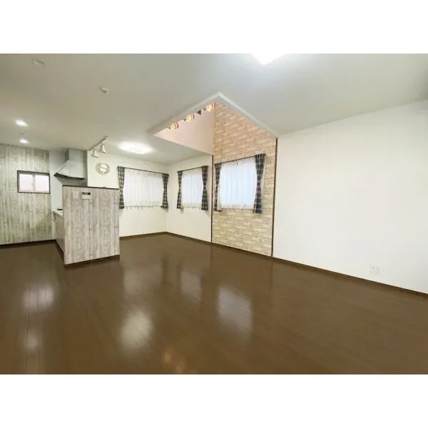 横浜市港北区高田西１丁目 【リビングダイニング】ご家族みんながゆったりくつろげる広々リビング。