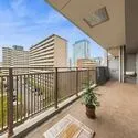 東京フロントコート 奥行約2mの広々としたバルコニー(水栓付き)