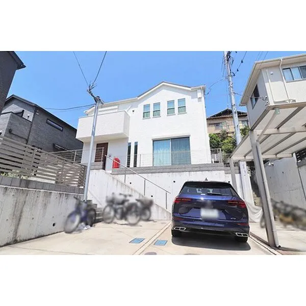 横浜市戸塚区名瀬町 高台の閑静な住宅街に立地するカースペース付き３ＬＤＫ！前面に遮る建物等がないので眺望良好です！