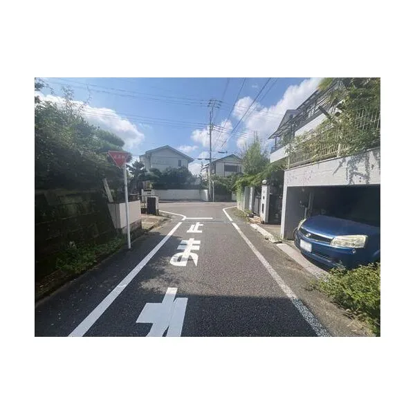 八王子市片倉町 北西側前面道路