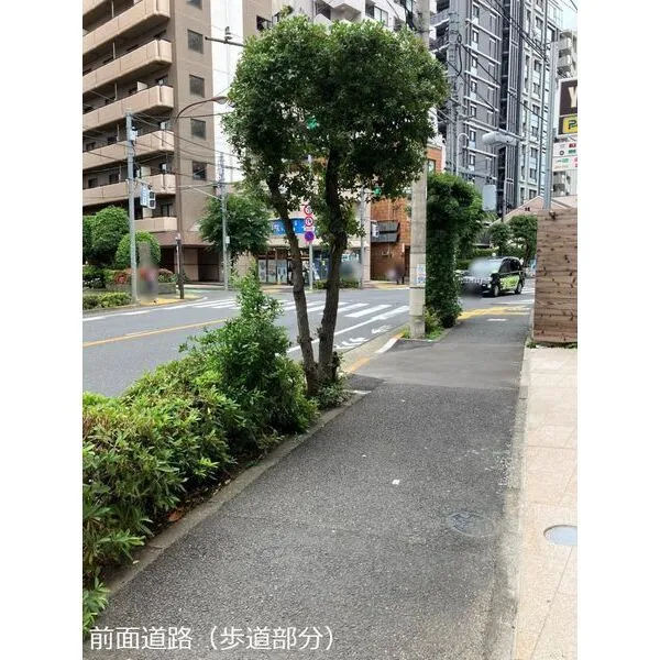 新宿区北山伏町 前面道路含む外観