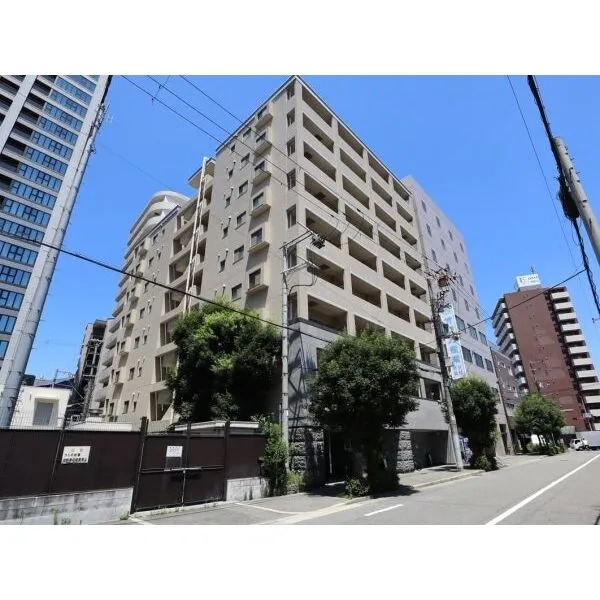 ＫＡＩＳＥＩ梅田 ２００４年１０月築、地上９階建てのマンションです