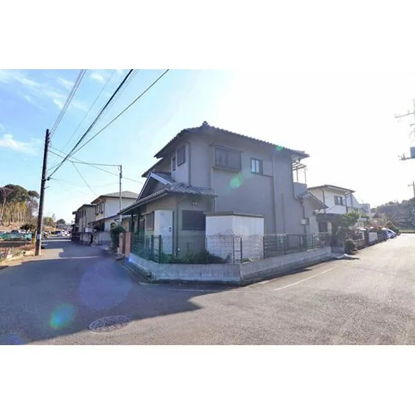 流山市大字北 北西角地。北側約6ｍ公道。西側約6ｍ公道