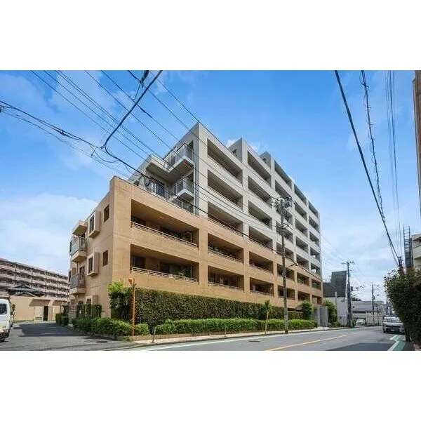 ファストジュール練馬春日町 2025年10月室内リフォーム実施。地上8階建ての5階部分、角住戸につき陽当り・通風・眺望良好です。