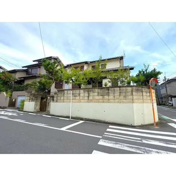横浜市戸塚区柏尾町 土地面積約220m2(66坪)、建築条件はありません。お好きなハウスメーカーをご検討いただけます