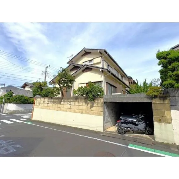横浜市戸塚区柏尾町 公道に面した角地(道路幅員:北9m、西6.5m)