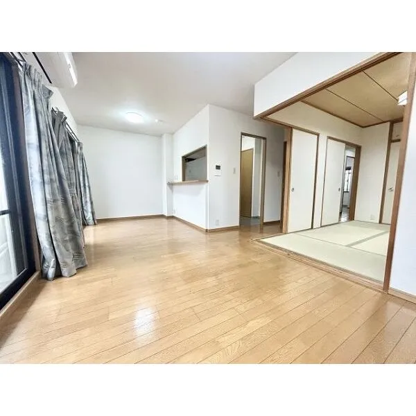 フェルティーパーク平野ウエスト 約14帖のLDKです♪