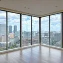 ベイズタワー＆ガーデン 角住戸ならではの開放感が魅力のリビングダイニング