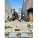 杉並区井草５丁目 外観：写真中央部より右手側の白い建物が対象地(撮影年月：2026年08月)