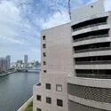 ブリリアウェリス月島 １４階部分のベランダからは隅田川を望むことができます。
