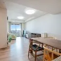 ブリリアタワー池袋 約１５．５帖のＬＤに床暖房を採用。ゆとりのある広さで、家族団らんの時間を快適に過ごせます。