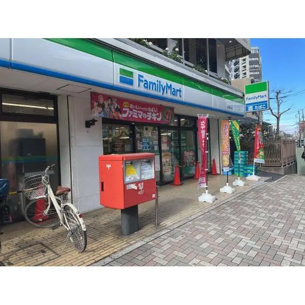 日商岩井市川マンション ファミリーマート市川駅北店（コンビニ）まで約70m（徒歩1分）