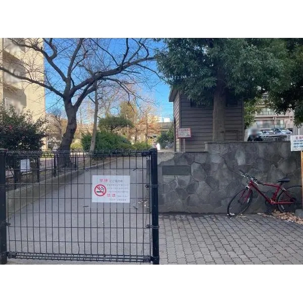 日商岩井市川マンション すずらん公園（公園）まで約580m（徒歩8分）