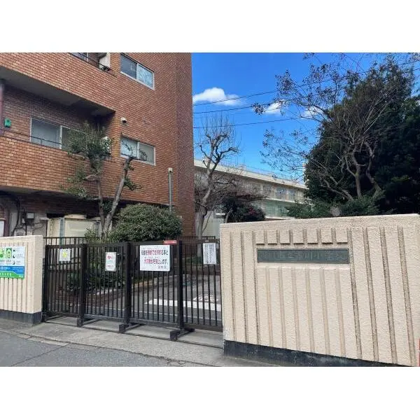 日商岩井市川マンション 市立市川小学校（小学校）まで約370m（徒歩5分）