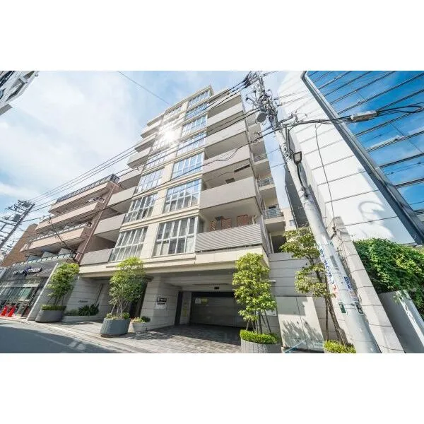 サンクタス四谷・曙橋ルーセンシティ 建物外観　2005年9月築　都営新宿線「曙橋」駅徒歩1分