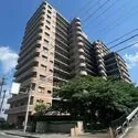 ロータリーマンション西大津3番館 JR湖西線「大津京」駅・京阪石山坂本線「京阪大津京」駅徒歩8分。地上14階建ての最上階です。