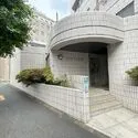 ヴェラハイツ広尾 前面歩道も整備され通行にもゆとりがあります
