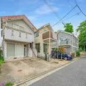 世田谷区下馬３丁目 現地（古家あり）：写真左の戸建
