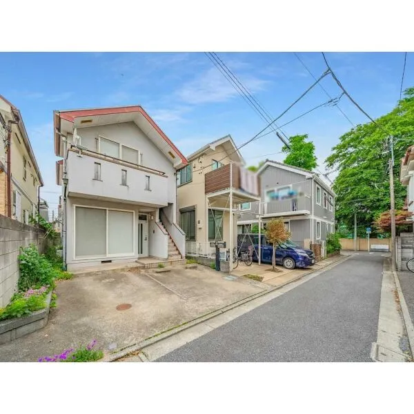 世田谷区下馬3丁目 現地(古家あり):写真左の戸建