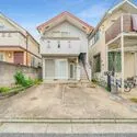 世田谷区下馬３丁目 現地（古家あり）：写真中央の戸建