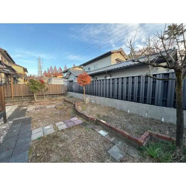 日進市米野木町三ケ峯 ・開放感のある庭スペースがございます。