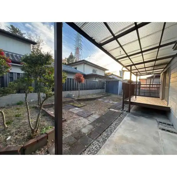 日進市米野木町三ケ峯 ・・日当たりの良い南向きの庭です。