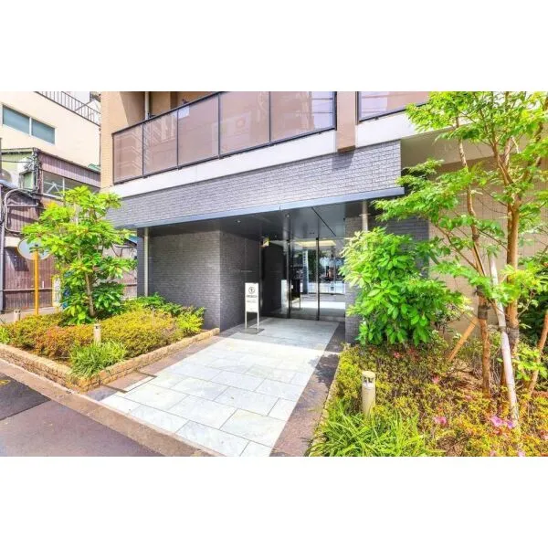 プレシス東京三ノ輪 エントランス