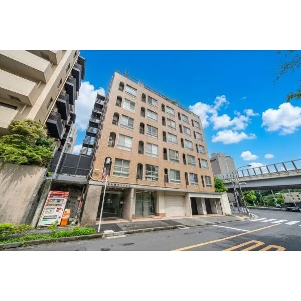 常盤松葵マンション 高速道路からは離れた部屋位置になります。