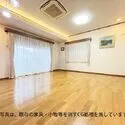 荒川区東尾久８丁目 LDKは広々17.5帖。南向きウッドデッキに面しており、明るく開放的です（家具消し加工済み）