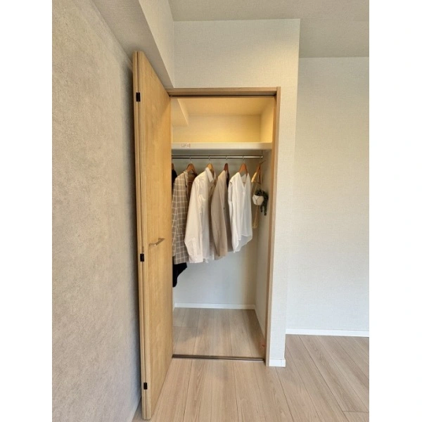 メゾン西永福 約5.7帖洋室の収納