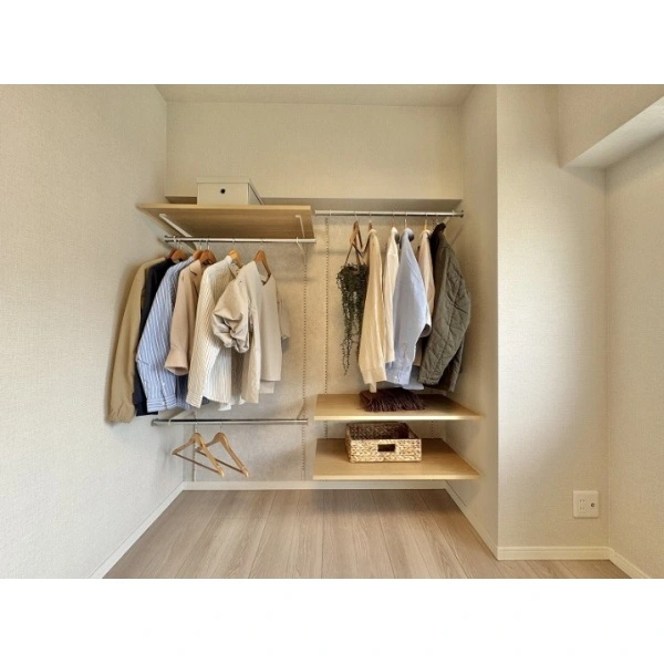 メゾン西永福 約5.4帖洋室のオープンクローゼット