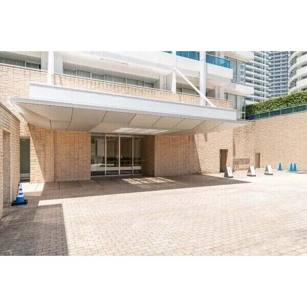 M.M.TOWERS　the　South みなとみらい線「みなとみらい」駅徒歩3分。JR各線「横浜」駅も利用できる、交通至便な立地です。