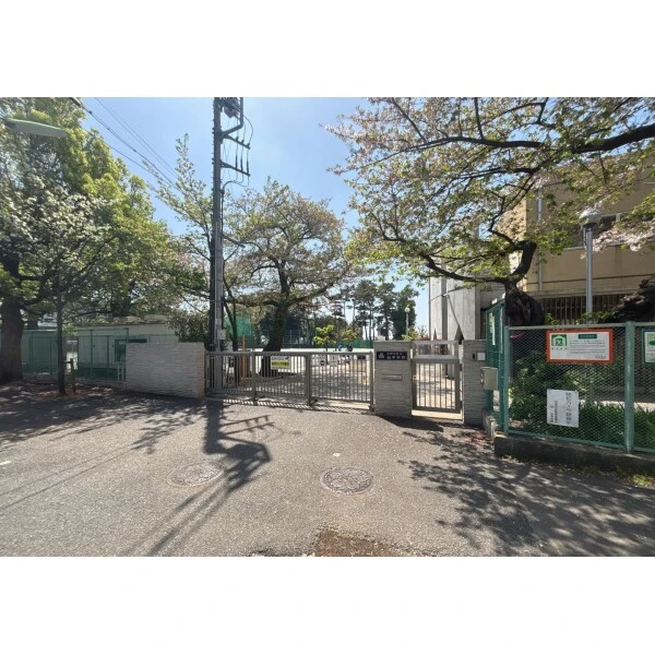 Ｄ’グランセ世田谷砧 区立砧中学校（中学校）まで約950m（徒歩12分）