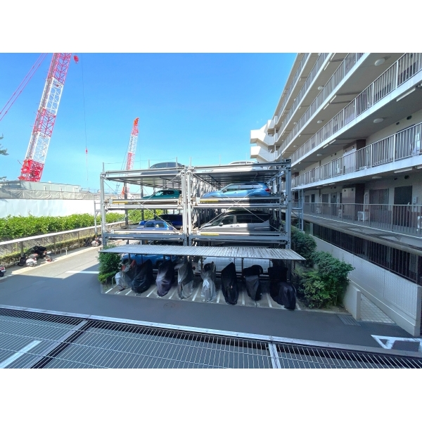 グレーシアガーデンたまプラーザ（Ｆ棟） 玄関から見た景色になります。