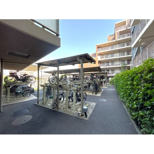 グレーシアガーデンたまプラーザ（Ｆ棟） 駐輪場