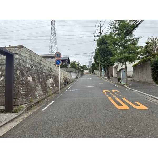 横浜市青葉区美しが丘3丁目 南東側前面道路