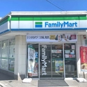 ライオンズマンション逗子披露山公園 ファミリーマート逗子小坪店（コンビニ）まで約320m（徒歩4分）