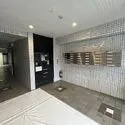 コスモ赤羽 居住者を迎えるエントランス
