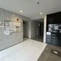 コスモ赤羽 居住者を迎えるエントランス